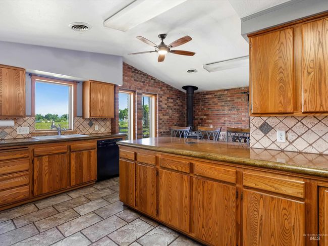 1872 E 1750 S, House other with 4 bedrooms, 3 bathrooms and 2 parking in Gooding ID | Image 24