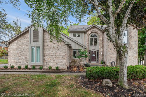 36896 Chesapeake Rd, Farmington Hills, MI, 48335-1134 | Card Image