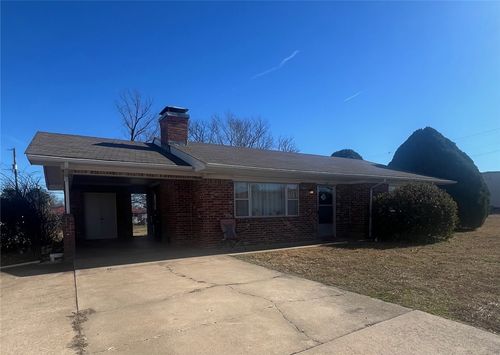 937 S Carl St, Siloam Springs, AR, 72761-4111 | Card Image