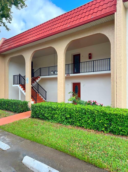 130 Lake Dora Dr, West Palm Beach, FL, 33411-2350 | Card Image