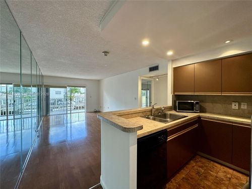 apt-204-3545 Ne 167th St, North Miami Beach, FL, 33160-3501 | Card Image