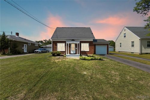 560 Fletcher St, Tonawanda, NY, 14150-1832 | Card Image