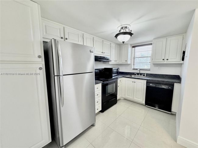 APT-307 - 3150 W Rolling Hills Cir, Condo with 2 bedrooms, 2 bathrooms and null parking in Davie FL | Image 7
