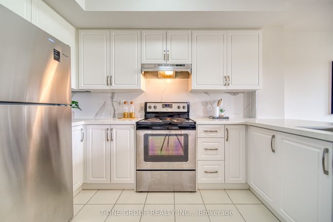 12 - 11 Eaton Park Lane, Condo with 2 bedrooms, 3 bathrooms and null parking in Scarborough ON | Image 5