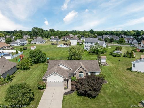 7537 Waterfall Dr, Grand Blanc, MI, 48439-8588 | Card Image