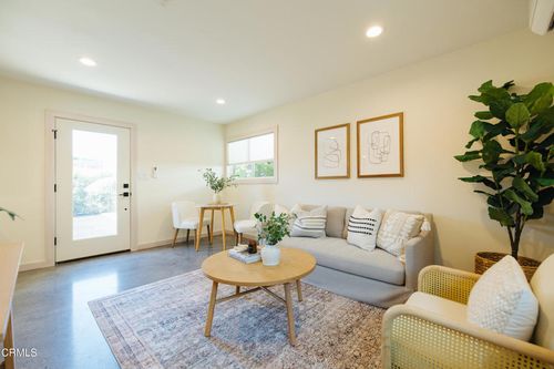 152 Arcade Dr, Ventura, CA, 93003-2607 | Card Image