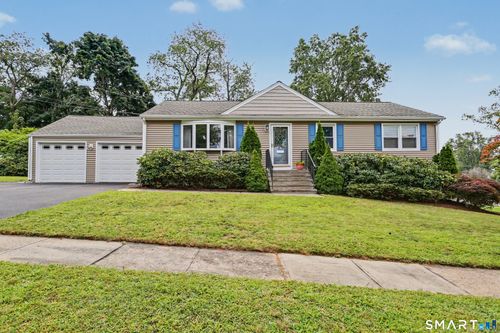 35 Sunrise Ter, Stratford, CT, 06614-1733 | Card Image