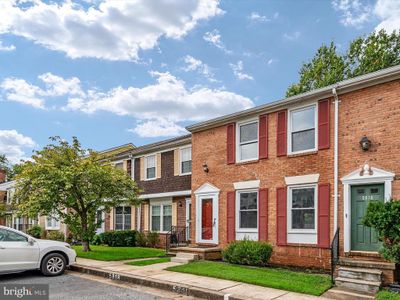 5818 Richardson Mews Square, Townhouse with 3 bedrooms, 2 bathrooms and null parking in HALETHORPE MD | Image 2