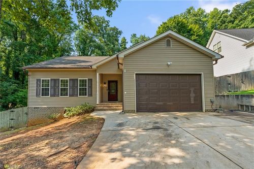 2211 Wanda Dr, Greensboro, NC, 27408-3417 | Card Image