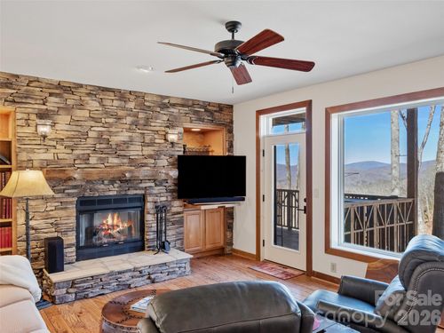 g201-61 Creekside Way, Burnsville, NC, 28714 | Card Image