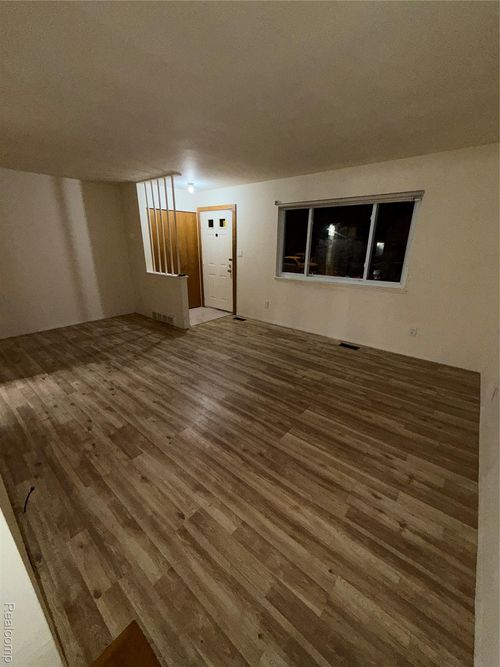 144 Parnacott Dr, Mount Clemens, MI, 48043-1404 | Card Image