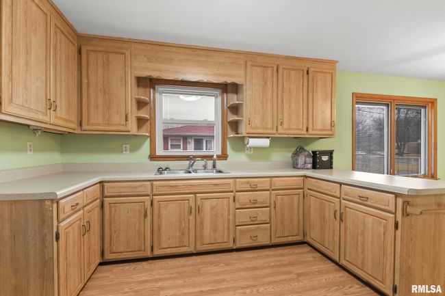 702 W Pershing Rd, House other with 3 bedrooms, 2 bathrooms and null parking in Decatur IL | Image 9