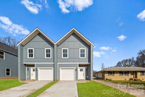 333 N Hoskins Rd, Charlotte, NC, 28216-3452 | Card Image