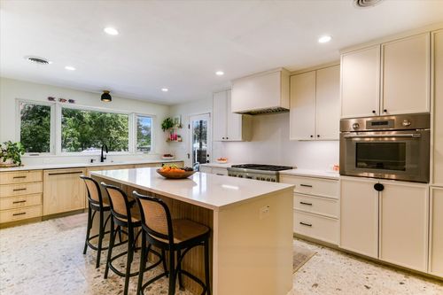 1600 Larkwood Dr, Austin, TX, 78723-2543 | Card Image