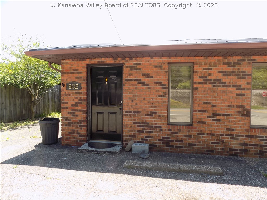 602 E Dupont Ave, Belle, WV 25015