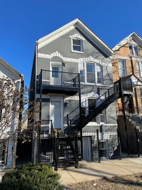 2-2311 S Whipple St, Chicago, IL, 60623-3464 | Card Image