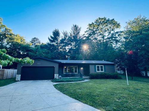 2025 Walker Ave, Grand Rapids, MI, 49504-2574 | Card Image