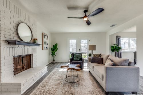 9814 Broad Forest St, San Antonio, TX, 78250-3316 | Card Image