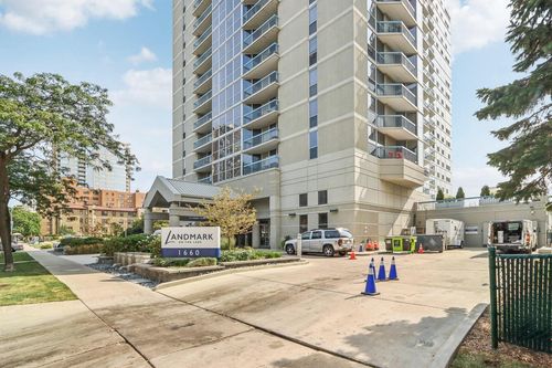 2008-1660 N Prospect Avenue, Milwaukee, WI, 53202 | Card Image