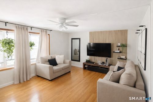 88 Elizabeth Ann Dr, New Haven, CT, 06512-2611 | Card Image