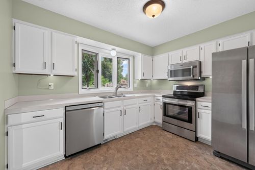 3984 Orchid Lane N, Plymouth, MN, 55446 | Card Image