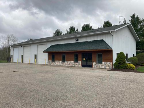 2852 D And M Dr, Gaylord, MI, 49735-7417 | Card Image