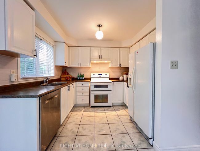 156 Fairhill Ave, House attached with 4 bedrooms, 3 bathrooms and 2 parking in Brampton ON | Image 10