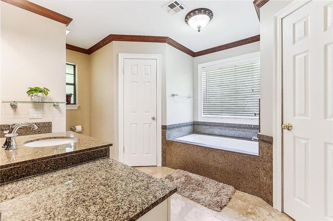 Primary Bathroom | Image 9