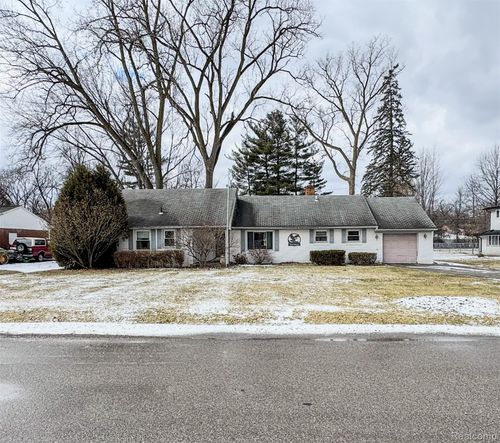 16641 Ryland, Redford, MI, 48240-2516 | Card Image