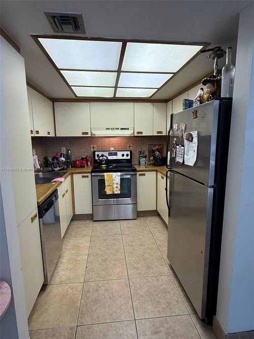 n204-9015 Sw 125th Ave, Miami, FL, 33186-7147 | Card Image