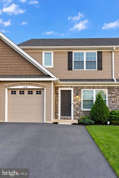 188 Randolph Dr, ELIZABETHTOWN, PA, 17022-9360 | Card Image
