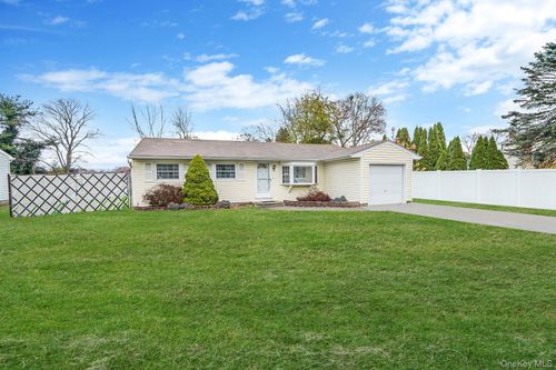 98 Rose Pl, Selden, NY, 11784-3146 | Card Image