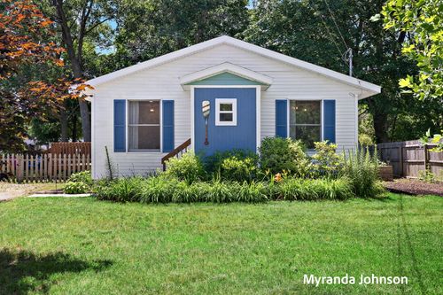 357 S Lake Ave, Spring Lake, MI, 49456-1990 | Card Image