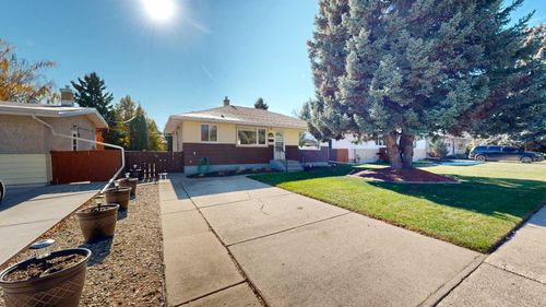 1416 18 Ave S, House with 4 bedrooms, 2 bathrooms and 3 parking in Lethbridge AB | Card Image