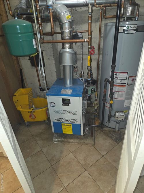 5627 210th St, Oakland Gardens, NY, 11364-1841 | Card Image