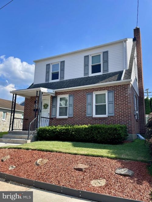 273 Locust St, HANOVER, PA, 17331-2617 | Card Image