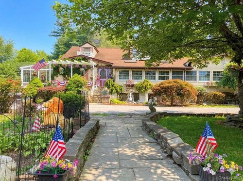 48 Maple Ave, Goshen, NY, 10924-6704 | Card Image