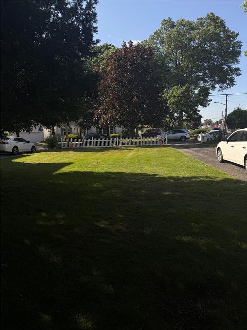 120 Oak Ave, Hempstead, NY, 11550-7031 | Card Image