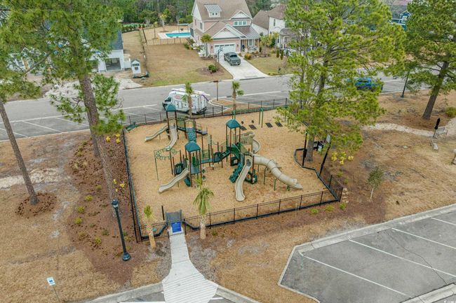 Bird's eye view of a park | Image 13