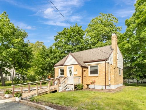 7 Noonan St, Mansfield, MA, 02048-1324 | Card Image
