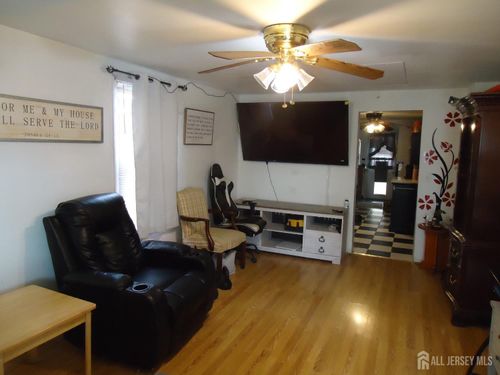 720 Mary St, Perth Amboy, NJ, 08861-2539 | Card Image