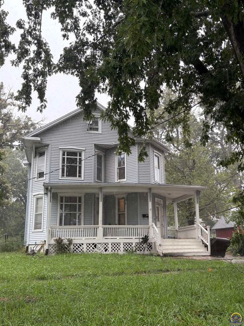 1112 Sw 2nd St, Topeka, KS, 66606-1111 | Card Image