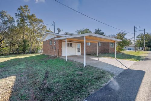 200 E Green St, Meeker, OK, 74855-9039 | Card Image