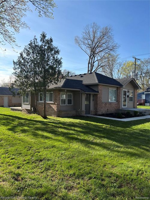 18315 Five Points St, Redford, MI, 48240-1710 | Card Image