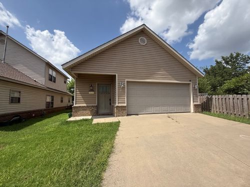 3115 W Old Farmington Rd, Fayetteville, AR, 72704-8713 | Card Image