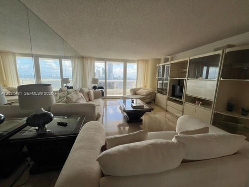 a-2136-1717 N Bayshore Dr, Miami, FL, 33132 | Card Image