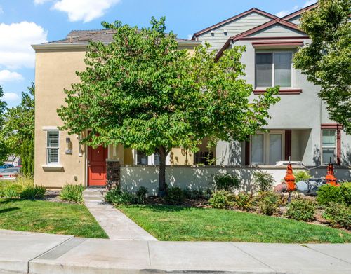38a-2689 Cleat Ln, Sacramento, CA, 95818-2847 | Card Image