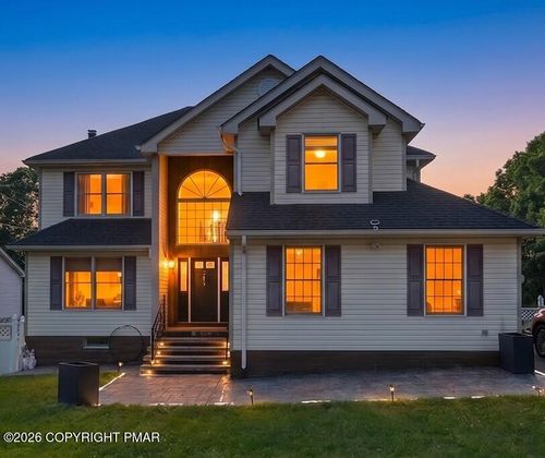 4864 Pine Ridge Drive W, Bushkill, PA, 18324 | Card Image