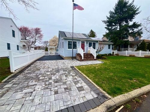 335 Pine St, South Hempstead, NY, 11550-7715 | Card Image