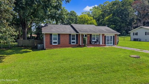 832 Oliver Ave, Seymour, TN, 37865-3142 | Card Image